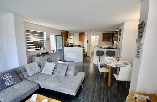 Bournemouth Apartment | Bournemouth hot tub and sauna holiday let