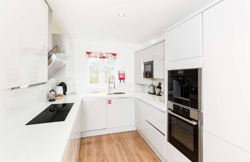 South Cerney House | Bourten House on Windrush Lake