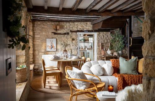 Bourton House | Bourton Scandi Chic Authentic Cottage
