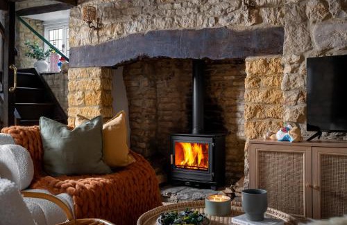 Bourton House | Bourton Scandi Chic Authentic Cottage