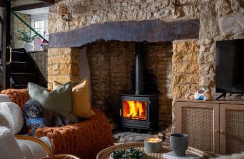 Bourton House | Bourton Scandi Chic Authentic Cottage