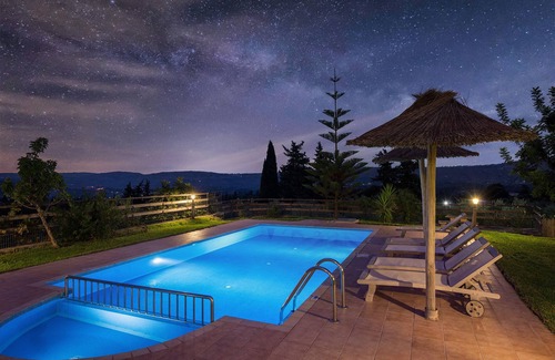 Filippos Villa | Boutique Βίλα Πέτρα Ελένη