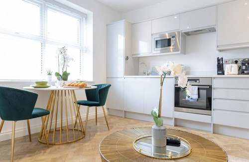Riverside Condo | Boutique 1 Bed Apartment City Centre