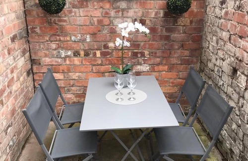 Southport Apartment | Boutique 2 bedroom town centre ground floor apartment