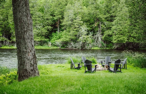 Lanark Cottage | Boutique All Wood Cottage in the Woods