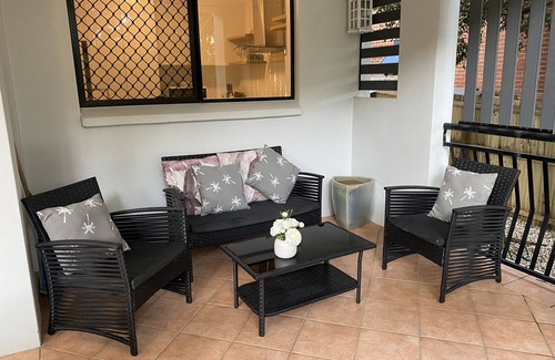 Paddington Apartment | Boutique apartment w/large courtyard- 5min walk to Rosalie Village cafes & deli