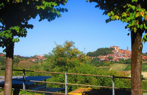 Govone Apartment | Boutique Apartment w Balcony in Roero wine area of Piedmont, near Asti and Alba.