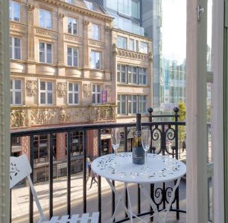 Leeds City Center Apartment | Boutique apartment with balconies - in the very heart of Leeds