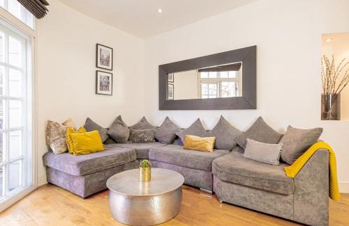 Leeds City Center Apartment | Boutique apartment with balconies - in the very heart of Leeds