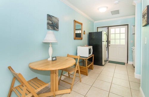 Juno Beach House | BOUTIQUE BUNGALOW. INTIMATE TROPICAL SETTING. STEPS TO BEACH.