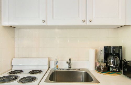 Juno Beach House | BOUTIQUE BUNGALOW. INTIMATE TROPICAL SETTING. STEPS TO BEACH.