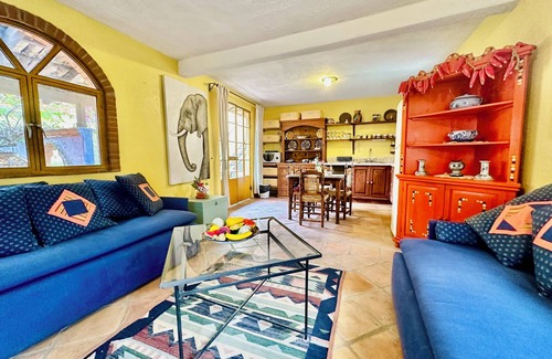 Colonia San Antonio Bed & Breakfast | Boutique Hotel Casa Camellia