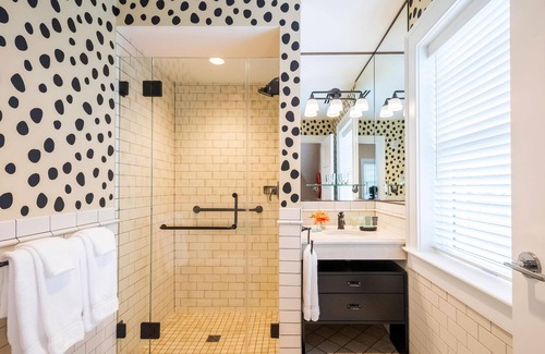 Town of Ledyard Hotel | Boutique Hotel in the Heart of Charming Finger Lakes Village- King Room