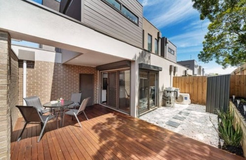 Carrum Downs House | Boutique Hotel inspired modern 2 bedroom townhouse