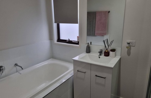 Carrum Downs House | Boutique Hotel inspired modern 2 bedroom townhouse