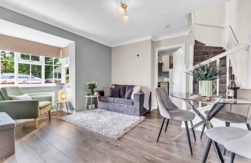 Bletchley House | Boutique House Excellent Location Free Parking