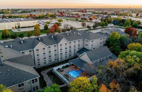 Johnston Hotel | Boutique Johnston Experience! Bearly’s Bar On-Site & Event Space | 2 Units