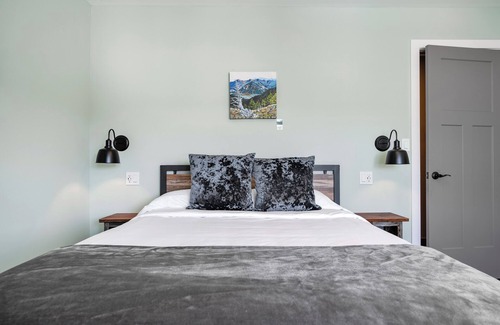 Foothills County Cabin | Boutique Lodge in Kananaskis