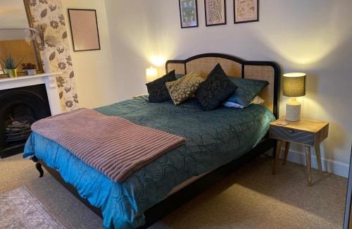 Thamesfield Apartment | Boutique Putney Riverside Apartment