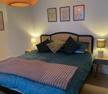 Thamesfield Apartment | Boutique Putney Riverside Apartment