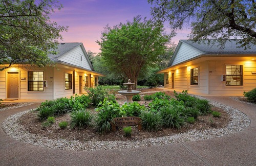 Crawford Apartment | Boutique Retreat: Private Suite with Pool & Outdoor Games Surrounded by Nature