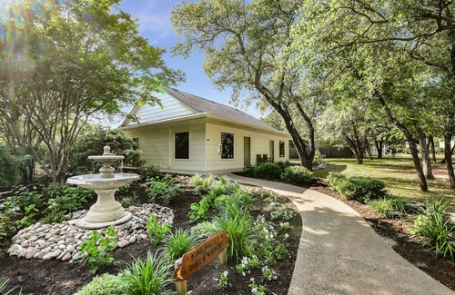 Crawford Apartment | Boutique Retreat: Private Suite with Pool & Outdoor Games Surrounded by Nature