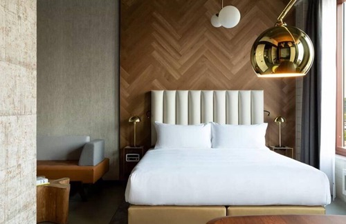 Kralingen-Crooswijk Hotel | Boutique Stay in Design Hotel near Markthal, Cube Houses & Erasmus Bridge
