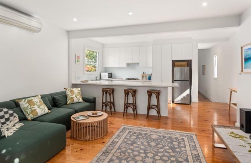 Hawthorn House | Boutique Stays - Alkira House