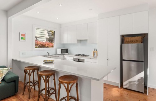 Hawthorn House | Boutique Stays - Alkira House
