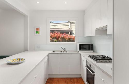 Hawthorn House | Boutique Stays - Alkira House