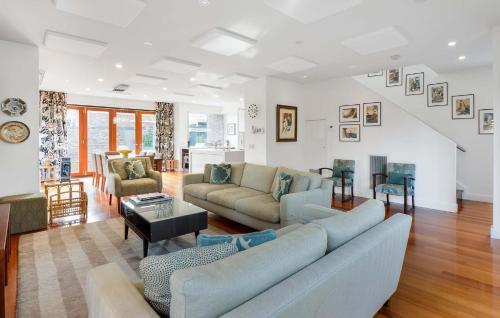 Glen Iris House | Boutique Stays - Maple on Kent