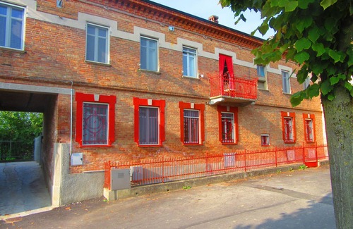 Govone Apartment | Boutique Studio Apartment in Roero Wine Area of Piedmont, near Asti and Alba.