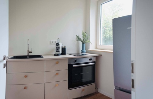 Celle Apartment | Boutique Suite by the Park w Parking