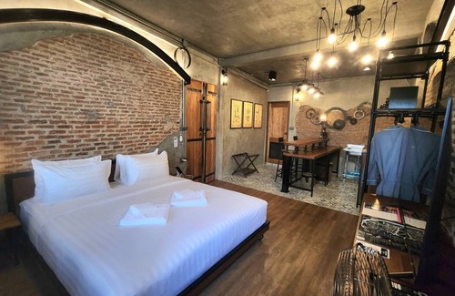 Phra Borom Maha Ratchawang Hotel | Boutique Terrace Suite | Old Town BKK – H.O.M