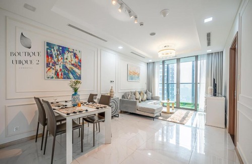 Hang Xanh Apartment | BOUTIQUE UNIQUE LANDMARK 81 Vinhomes Central Park