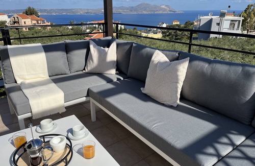Kokkinon Khorion Villa | Boutique Villa with private garden, pool & parking. Blue flag beaches close by.