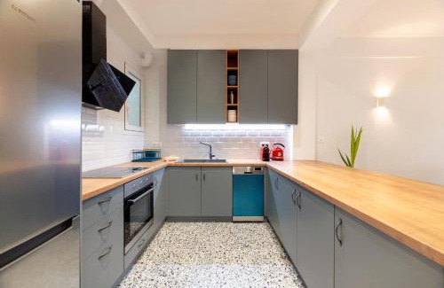 Makrigianni Apartment | Boutique07 Luxury Apartment, Athens, Acropolis.