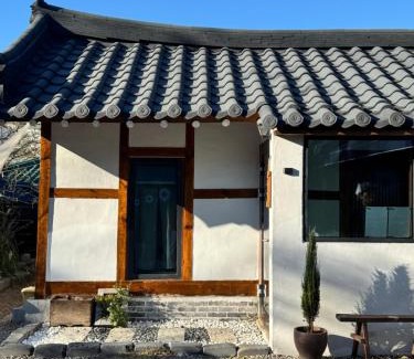 Gangneung House | Bow Hanok House