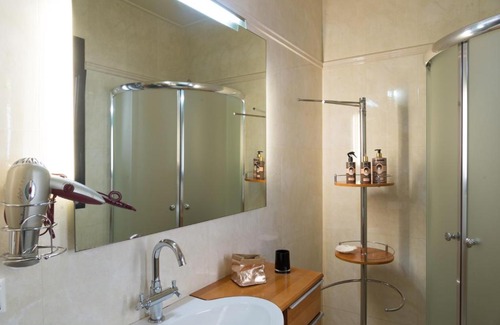 Spata-Artemida Apartment | Bow lux apartments