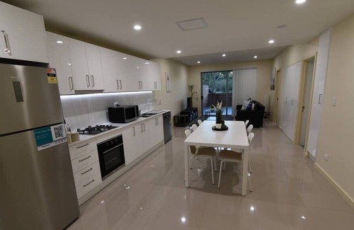 Bowden Apartment | Bowden Modern & Comfortable Apartment & Parking