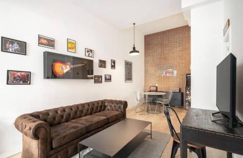 Almendrales Apartment | Bowie House - Madrid River-A-SALVAD