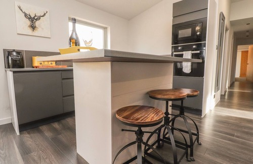 Wennington Cottage | BOX TREE ESCAPES, family friendly, with hot tub in Kirkby Lonsdale