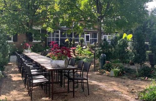 Mount Vernon House | Boyd Harvey Main House & Carriage House