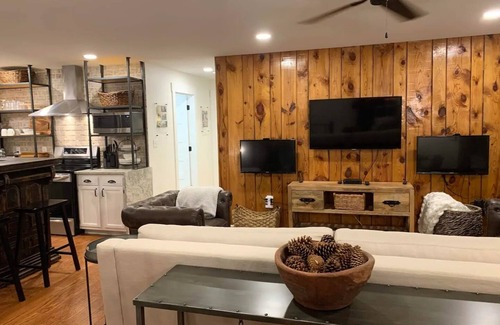 Mount Vernon Apartment | Boyd Harvey Main House And Carriage House 4 Bedroom Home by RedAwning