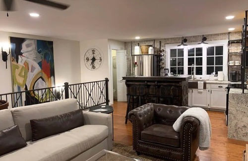 Mount Vernon Apartment | Boyd Harvey Main House And Carriage House 4 Bedroom Home by RedAwning