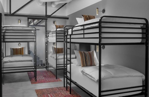 People's Freeway Hostel | Bposhtels SLC