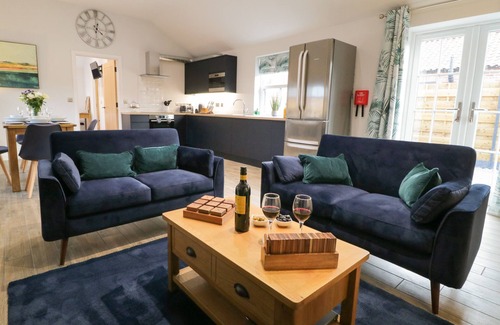 Fangfoss Cottage | BRACKEN COTTAGE, pet friendly, luxury holiday cottage in Pocklington