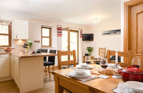Aviemore Cottage | Bracken House - a house that sleeps 8 guests in 4 bedrooms