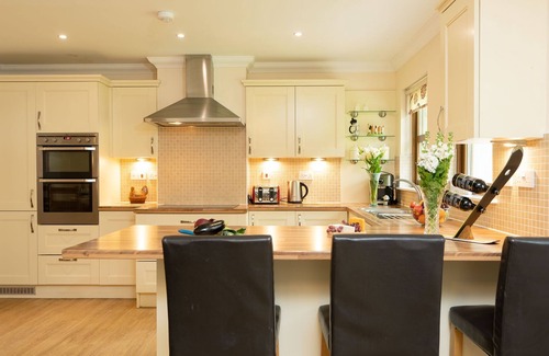 Aviemore Cottage | Bracken House - a house that sleeps 8 guests in 4 bedrooms