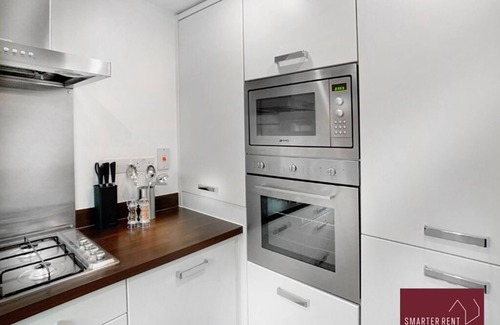 Fifield Apartment | Bracknell, 2 Bedroom House, Garden & Parking